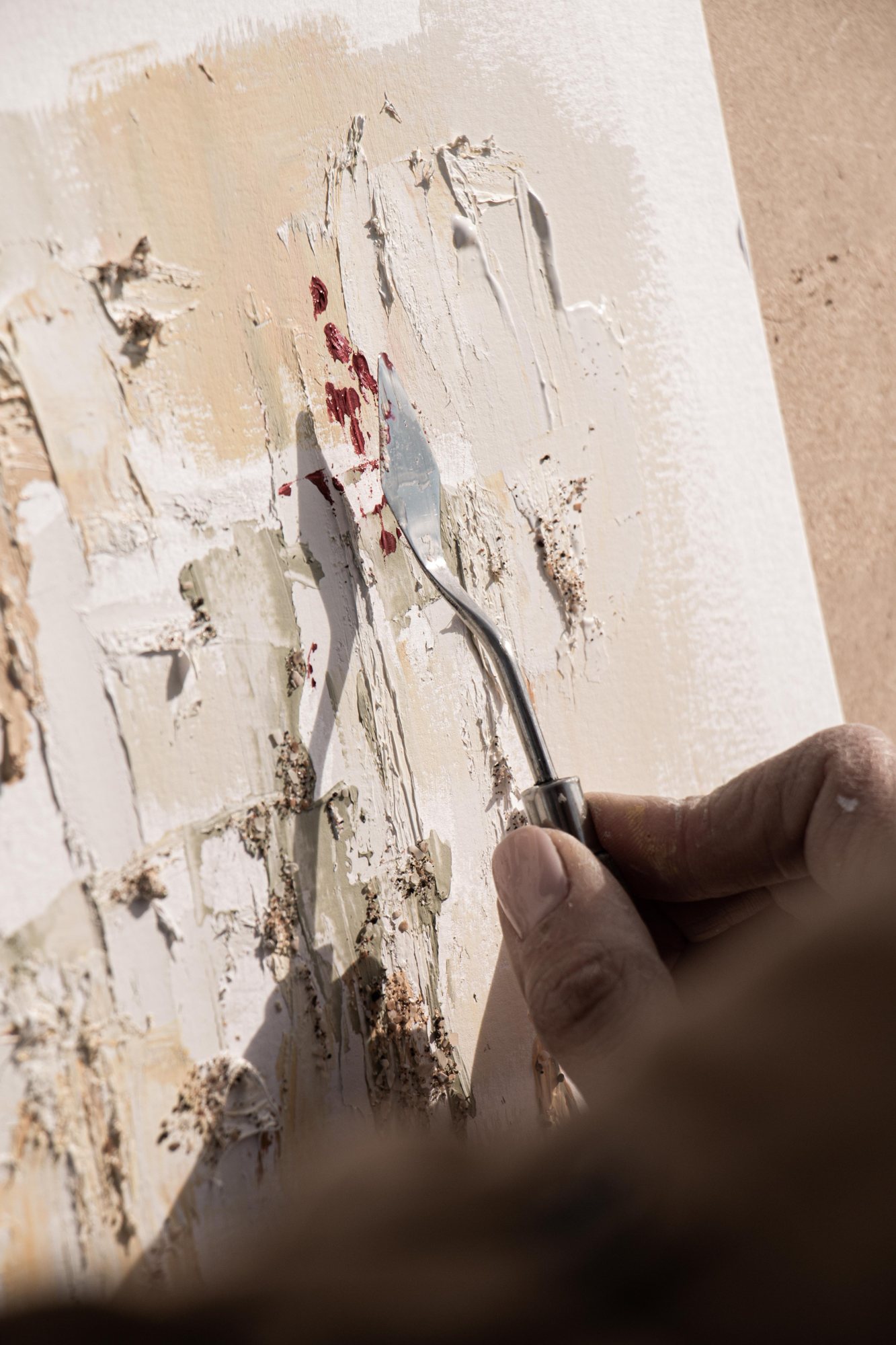 Detalle de espátula sobre pintura